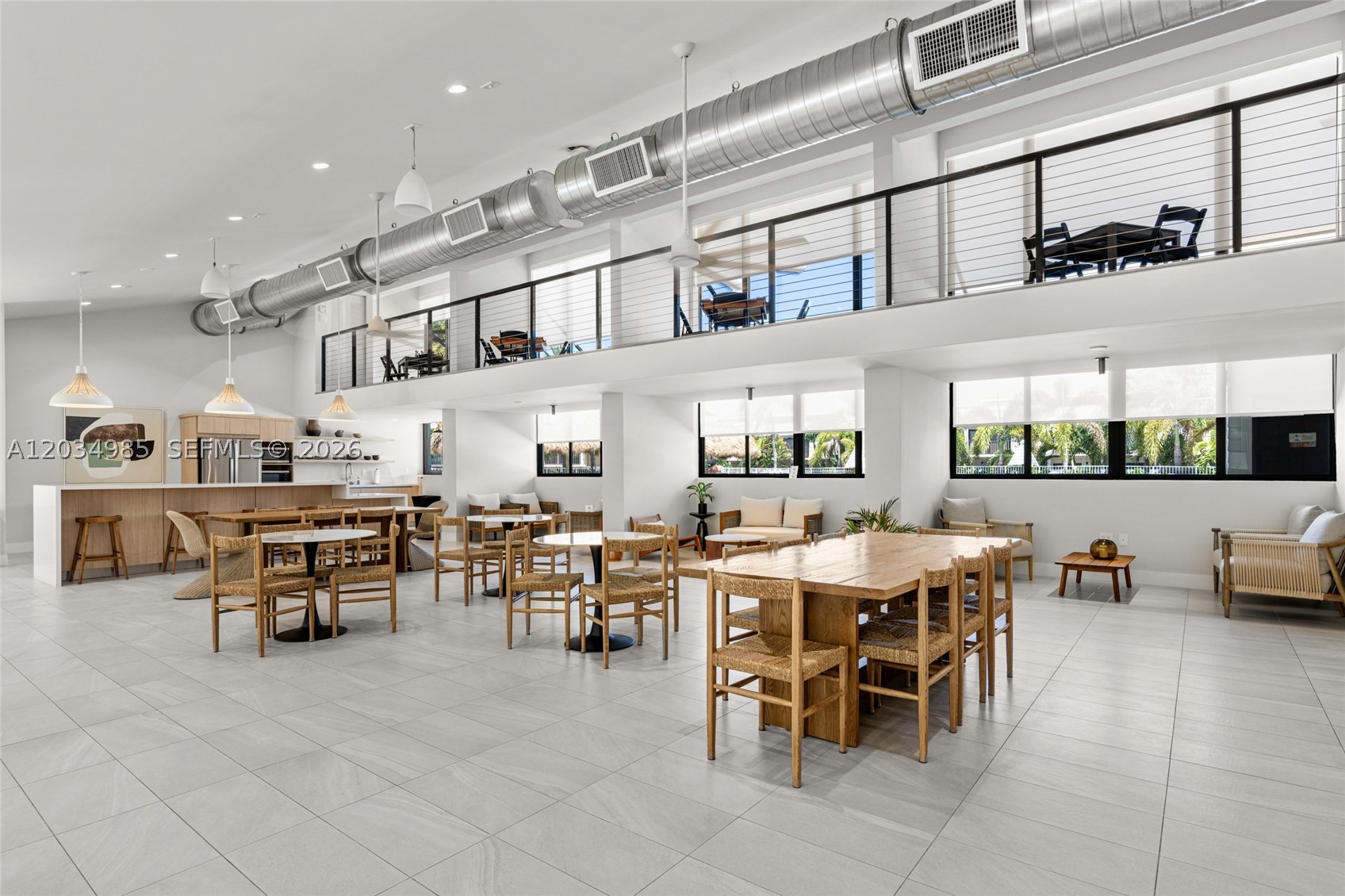EXECUTIVE BAY CLUB - Residential