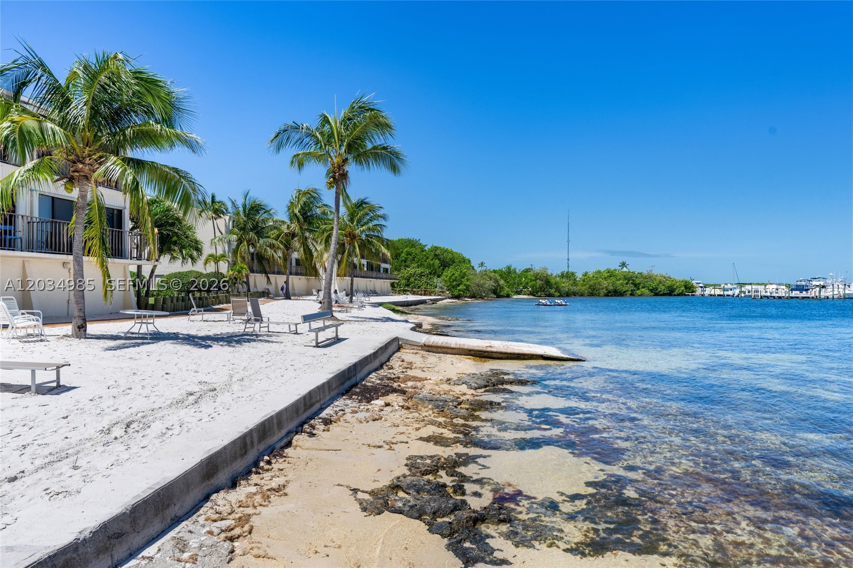 EXECUTIVE BAY CLUB - Residential