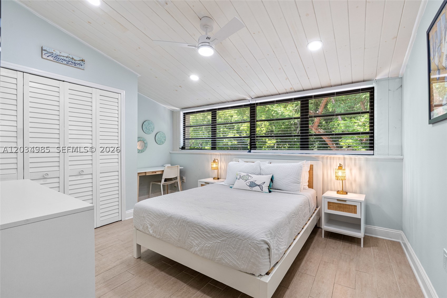 EXECUTIVE BAY CLUB - Residential