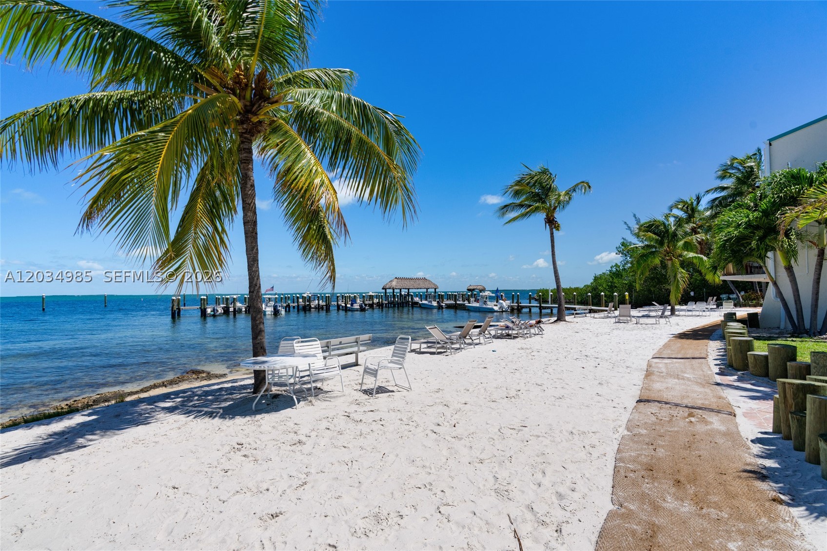 EXECUTIVE BAY CLUB - Residential