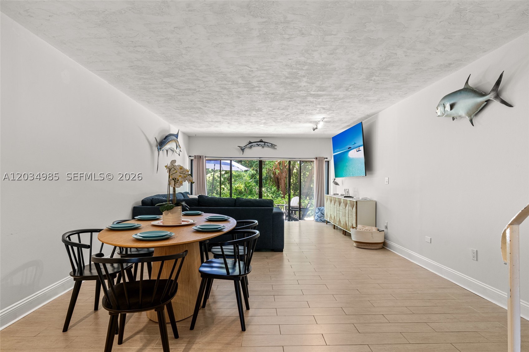 EXECUTIVE BAY CLUB - Residential