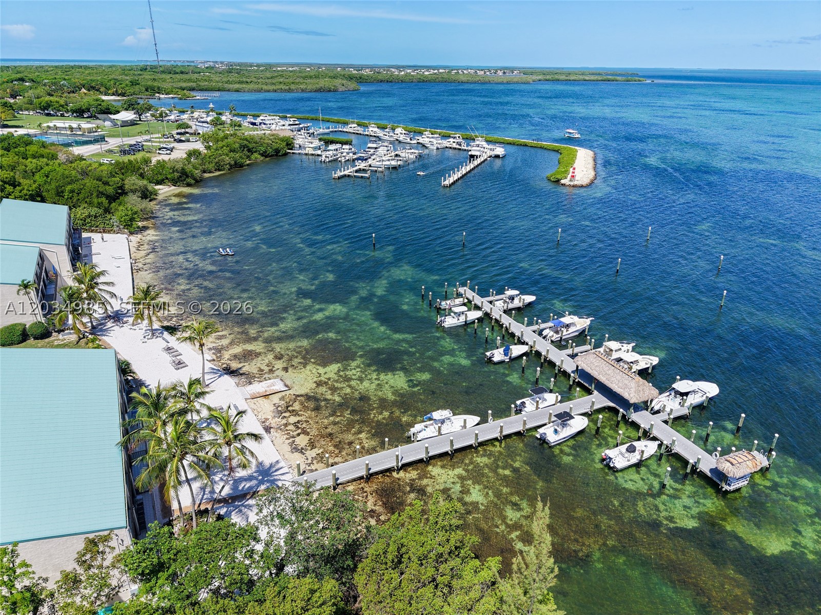 EXECUTIVE BAY CLUB - Residential