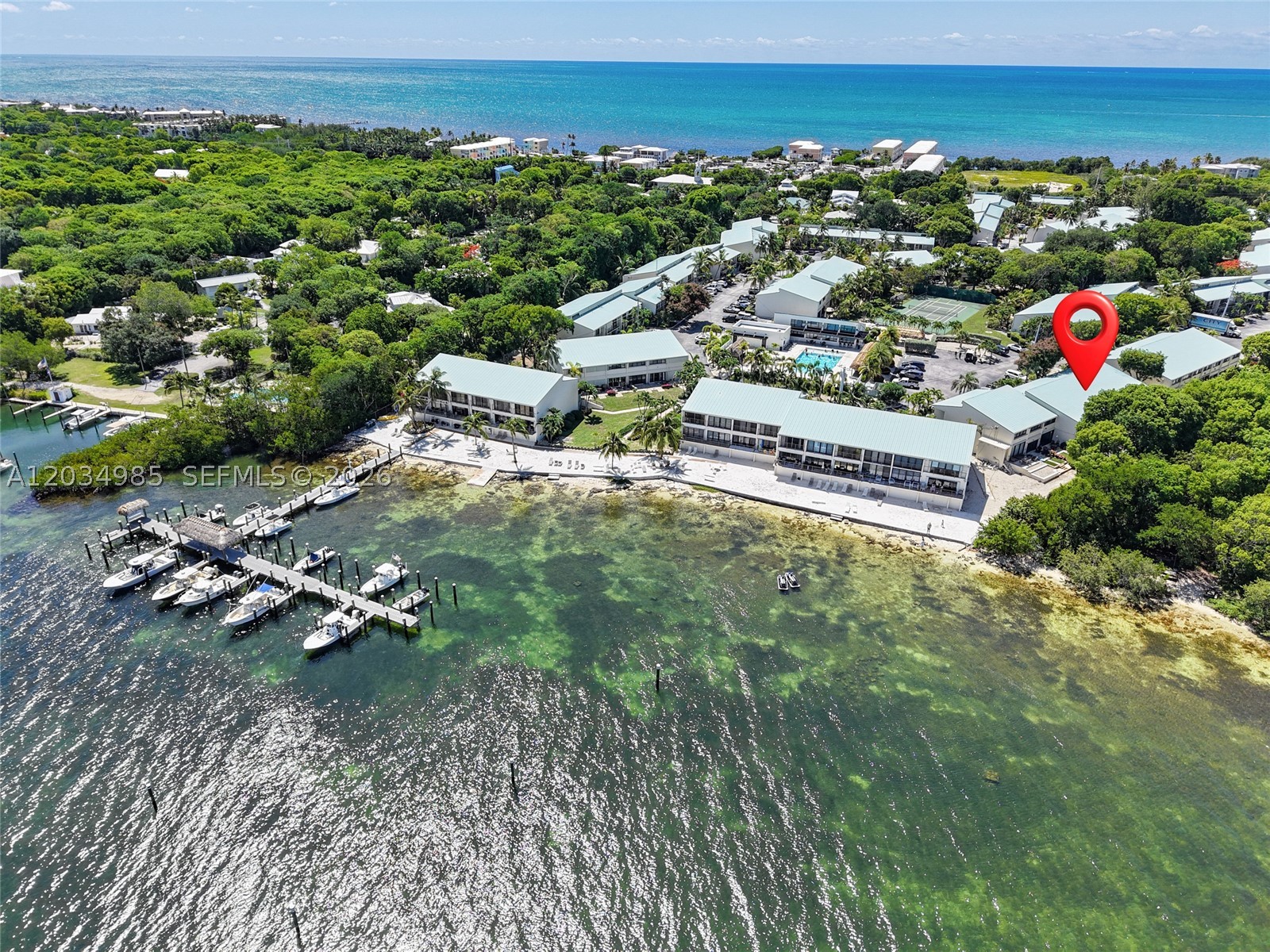 EXECUTIVE BAY CLUB - Residential
