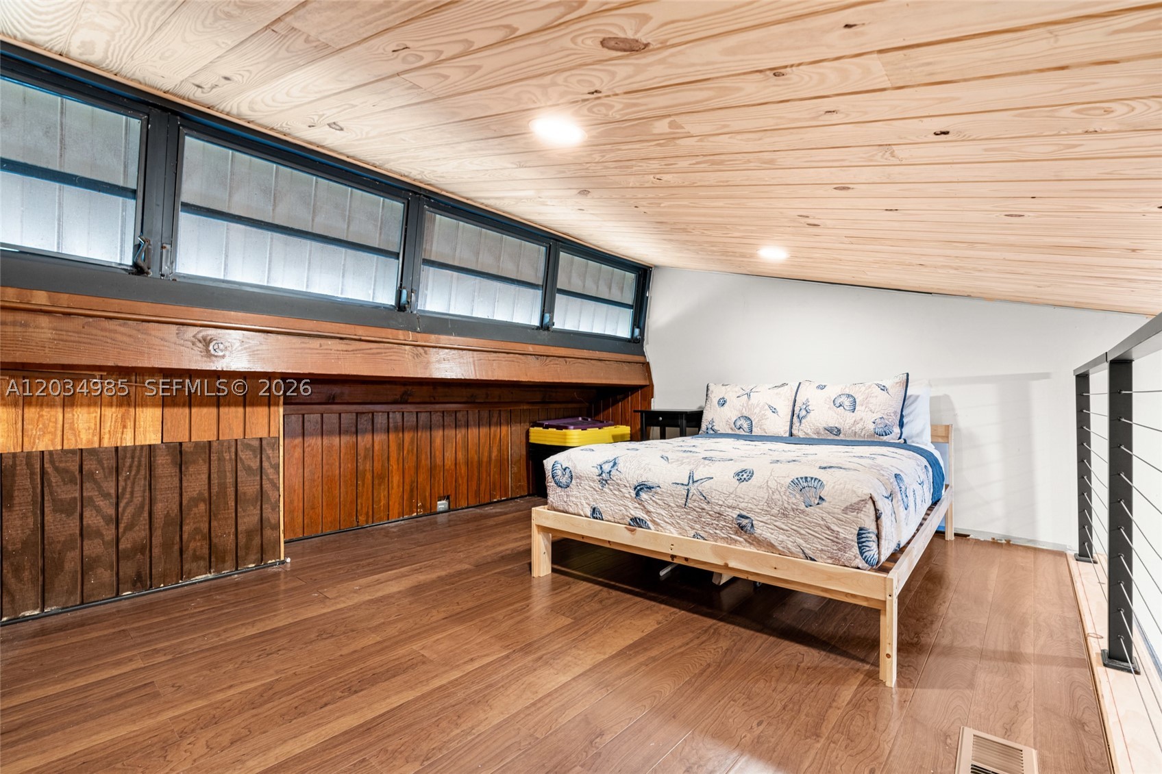 EXECUTIVE BAY CLUB - Residential