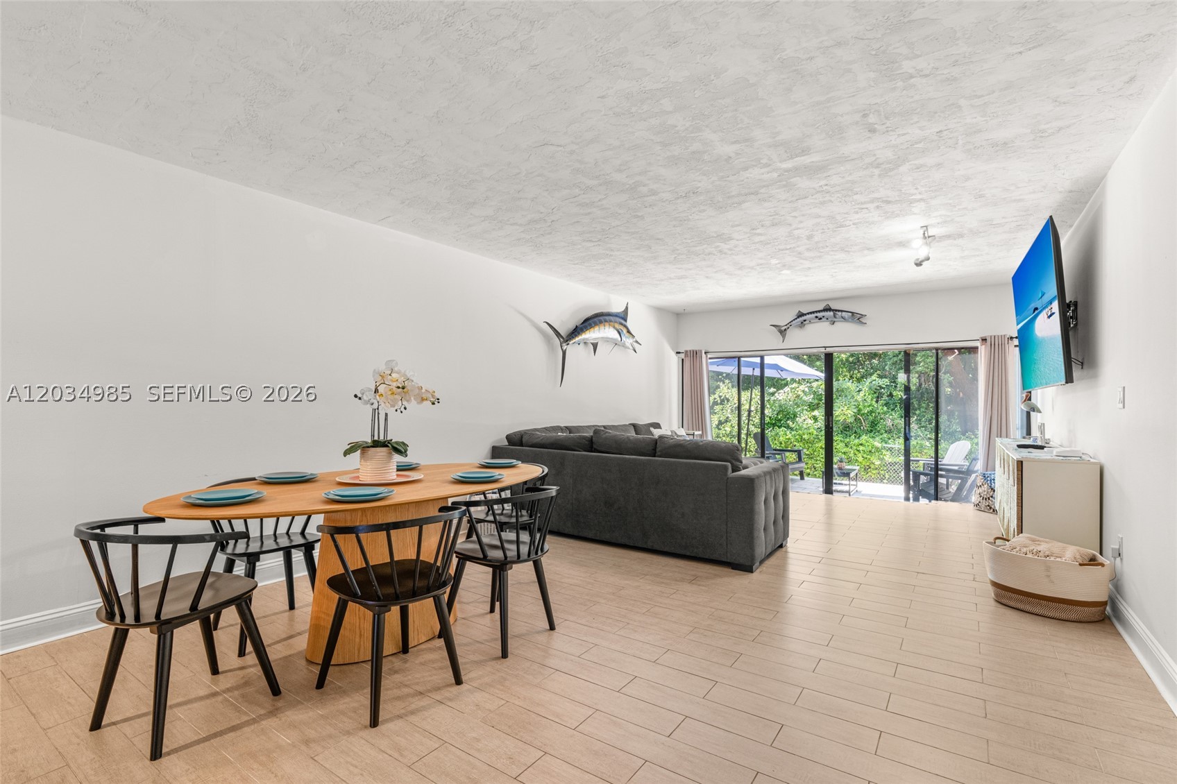 EXECUTIVE BAY CLUB - Residential