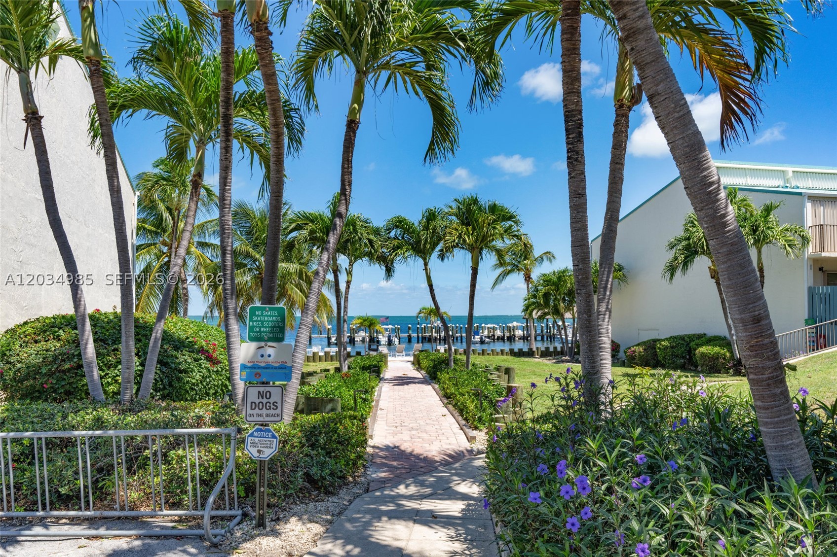 EXECUTIVE BAY CLUB - Residential