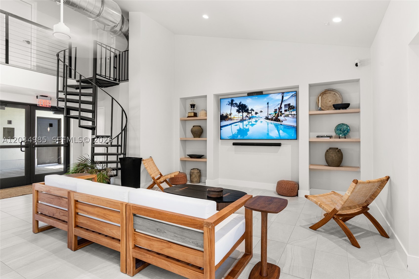 EXECUTIVE BAY CLUB - Residential