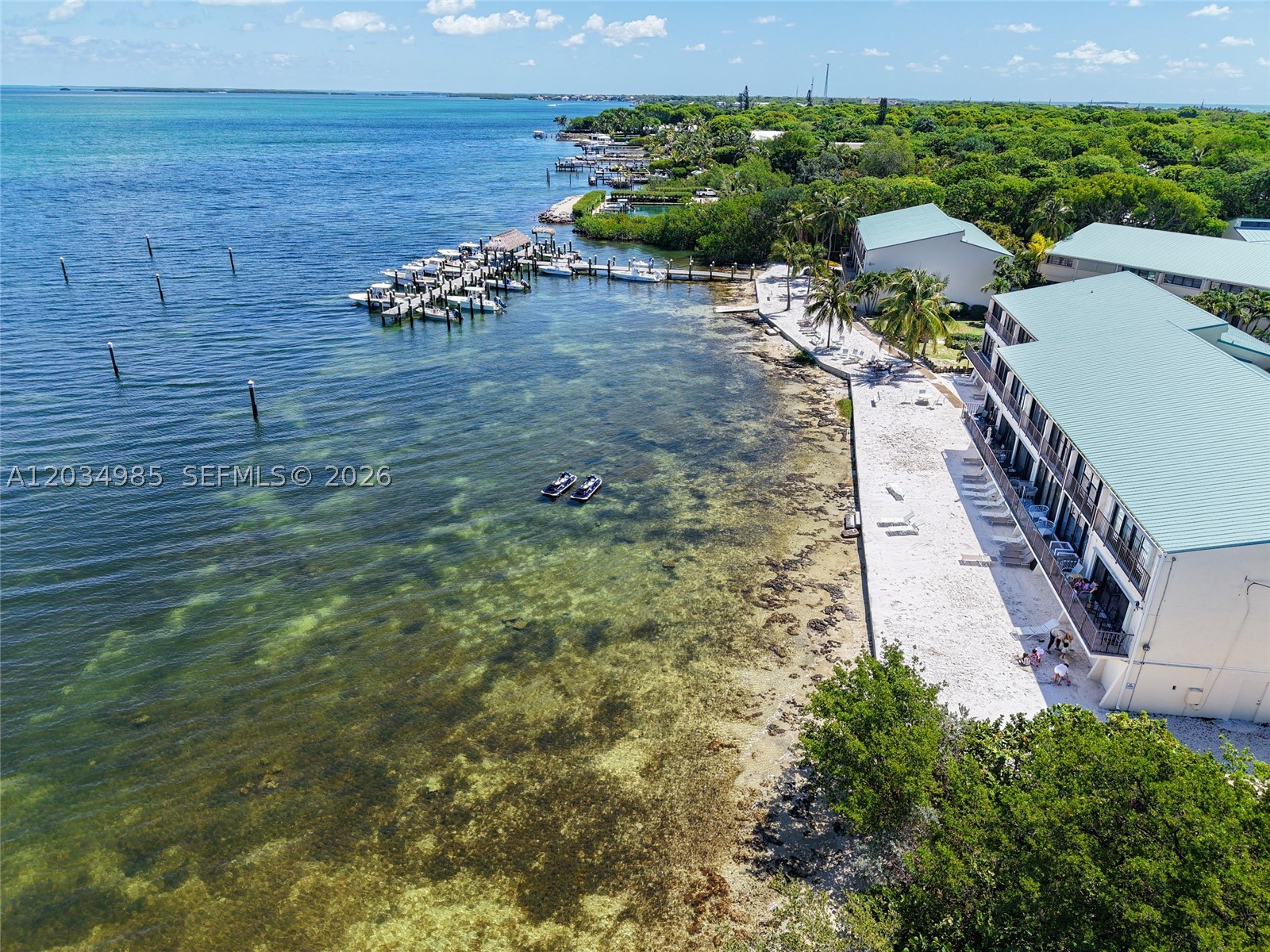 EXECUTIVE BAY CLUB - Residential