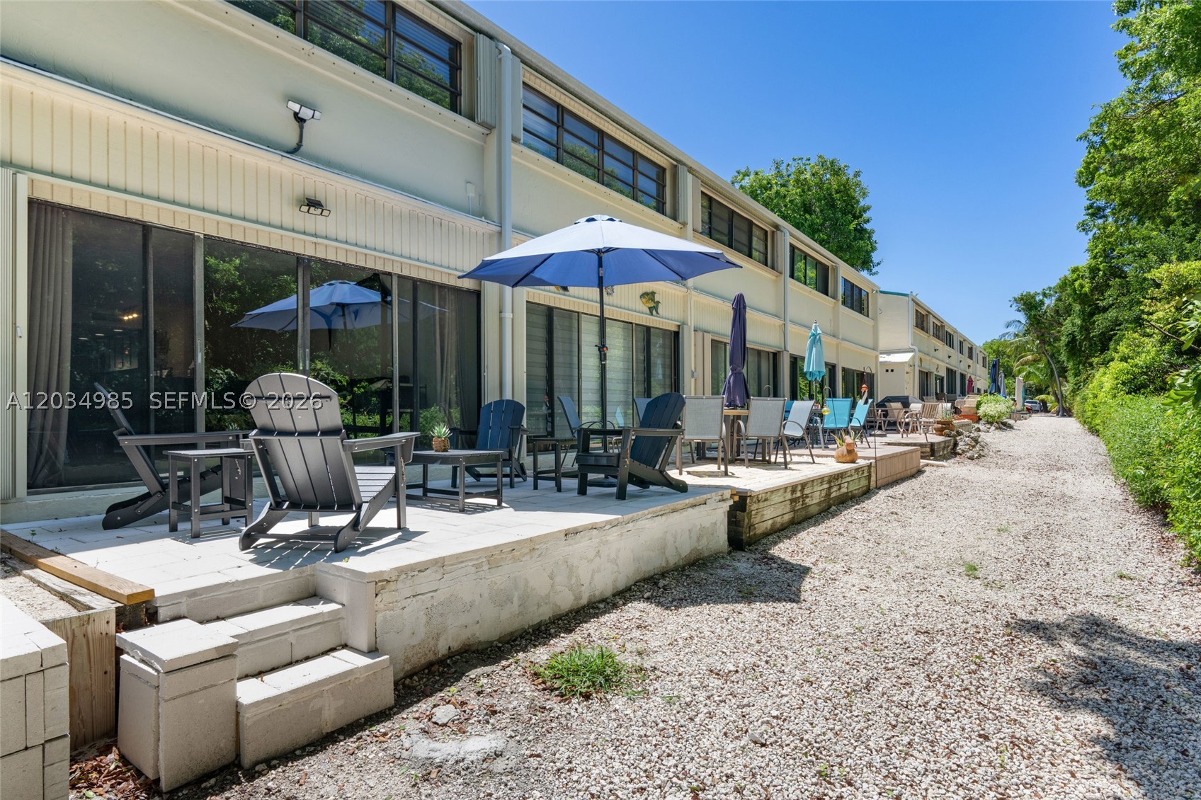 EXECUTIVE BAY CLUB - Residential