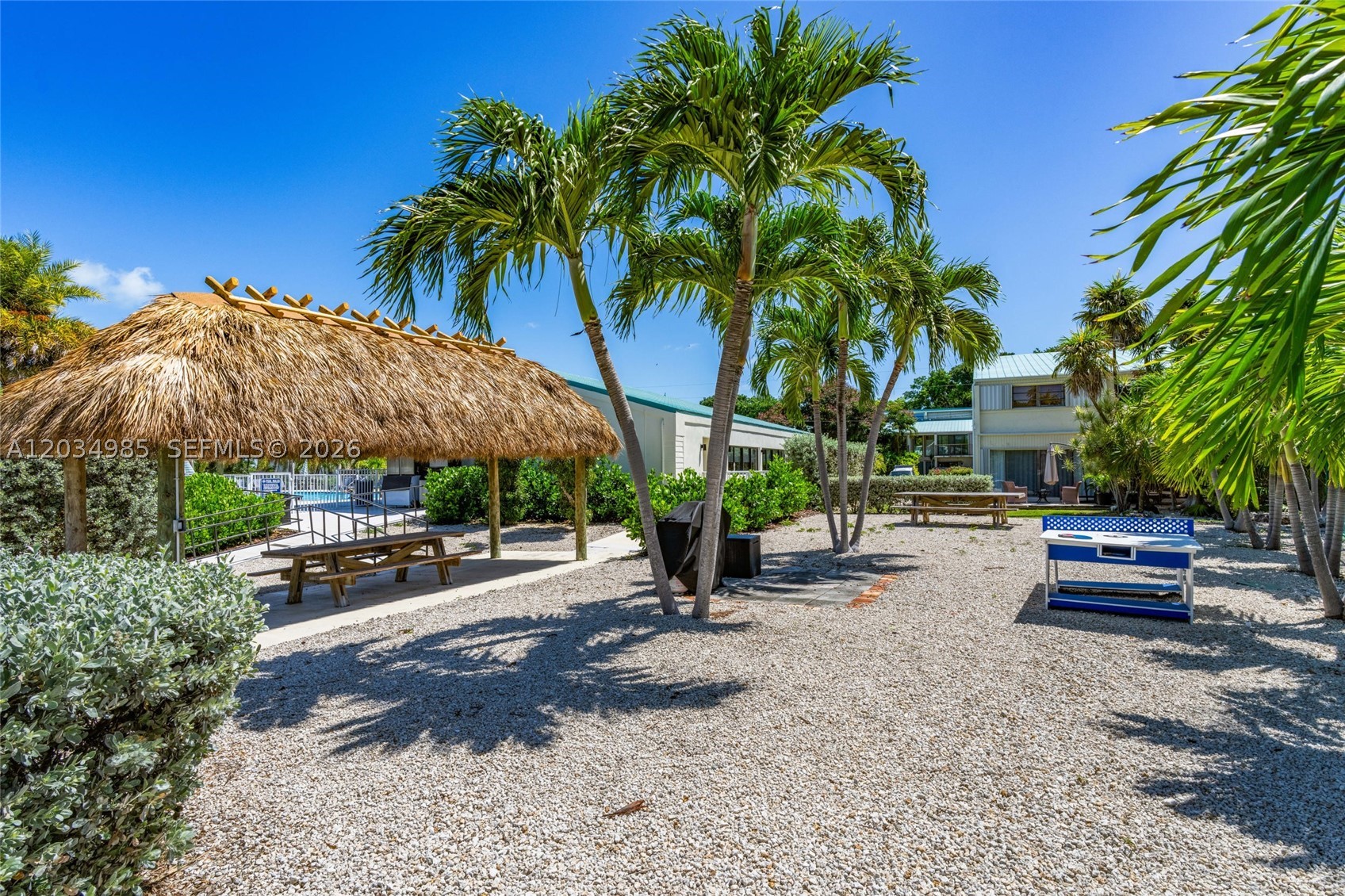 EXECUTIVE BAY CLUB - Residential