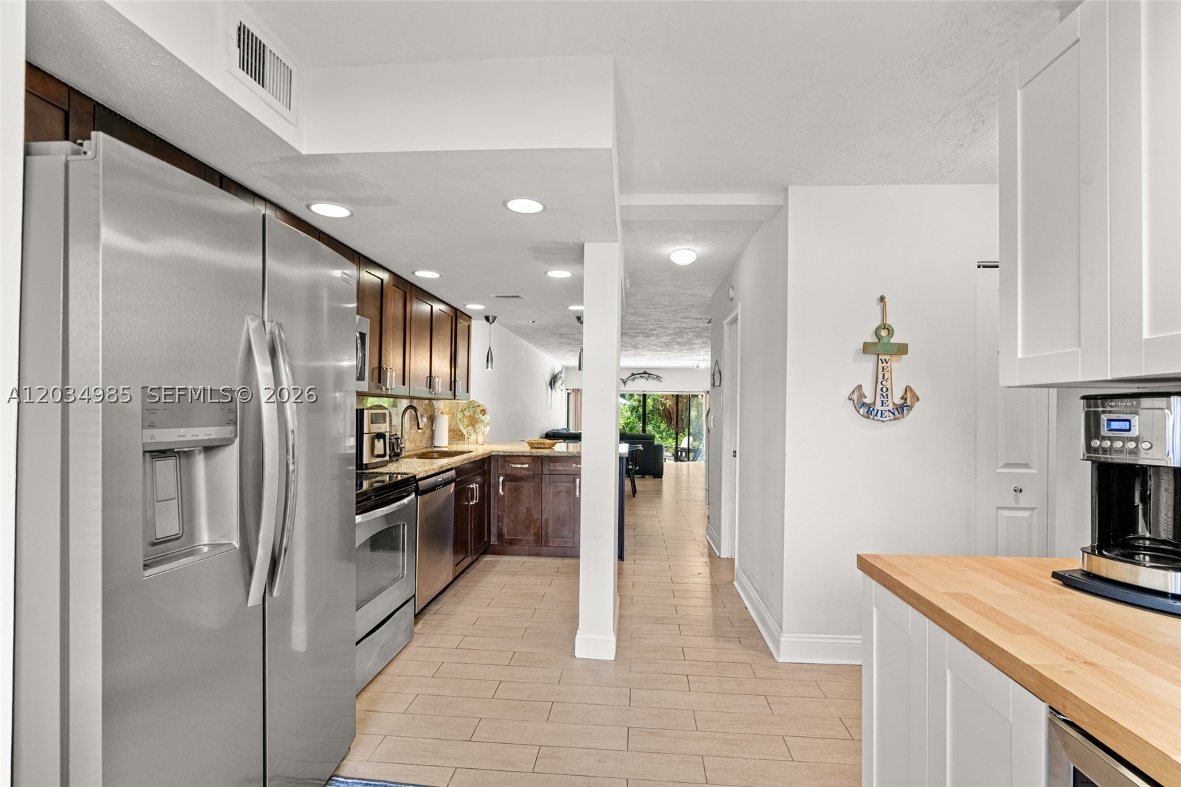 EXECUTIVE BAY CLUB - Residential