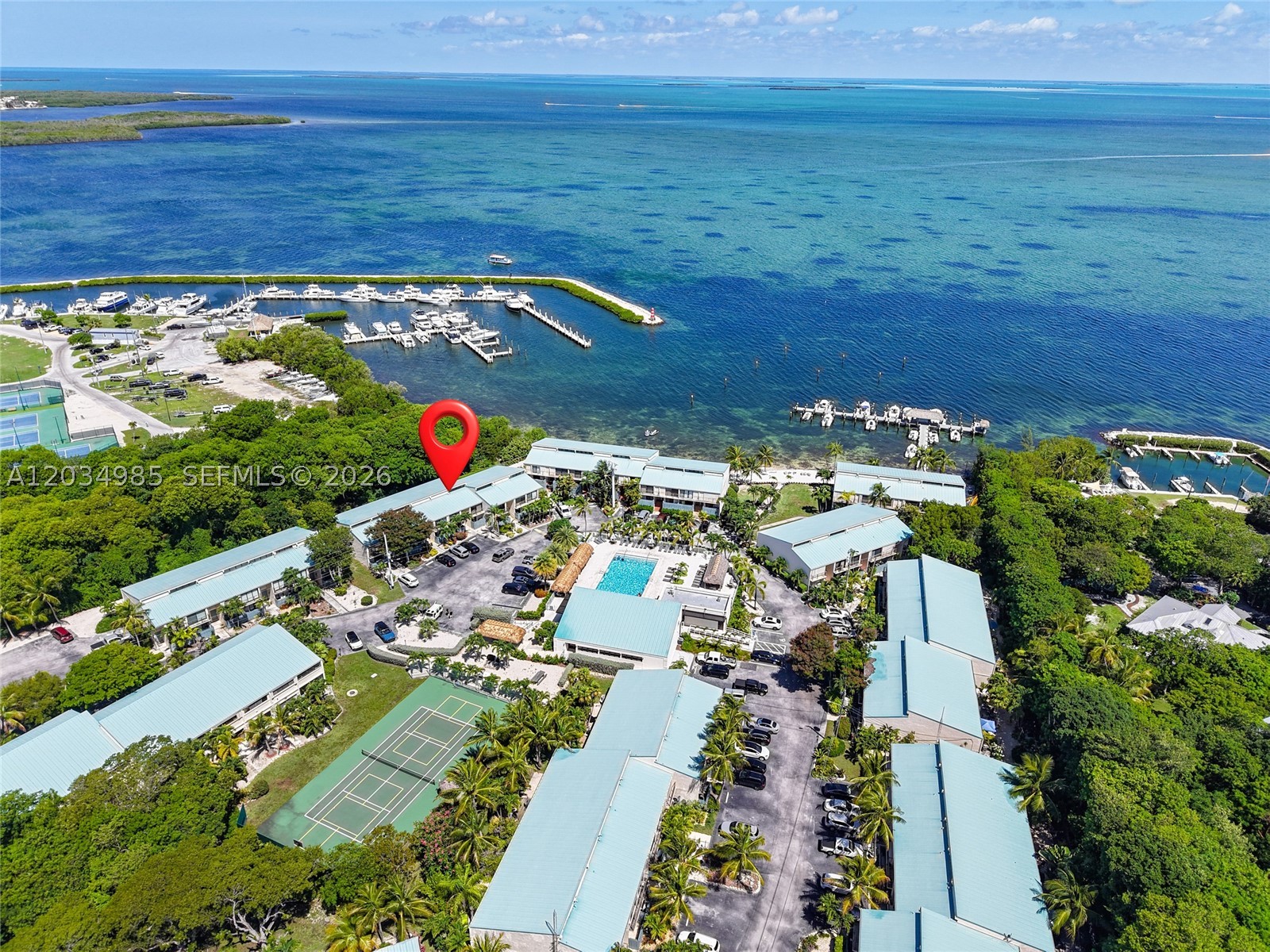 EXECUTIVE BAY CLUB - Residential