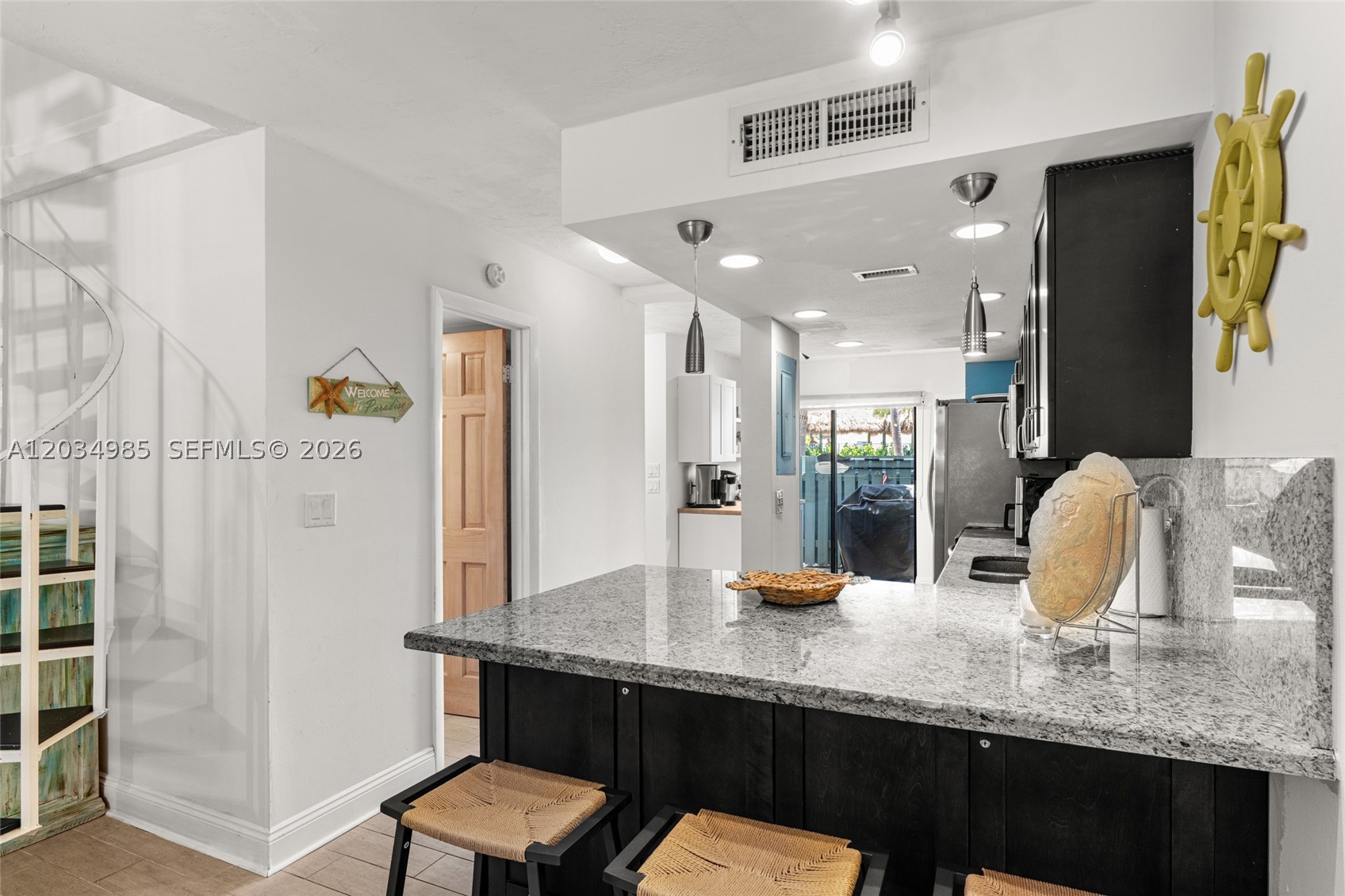 EXECUTIVE BAY CLUB - Residential
