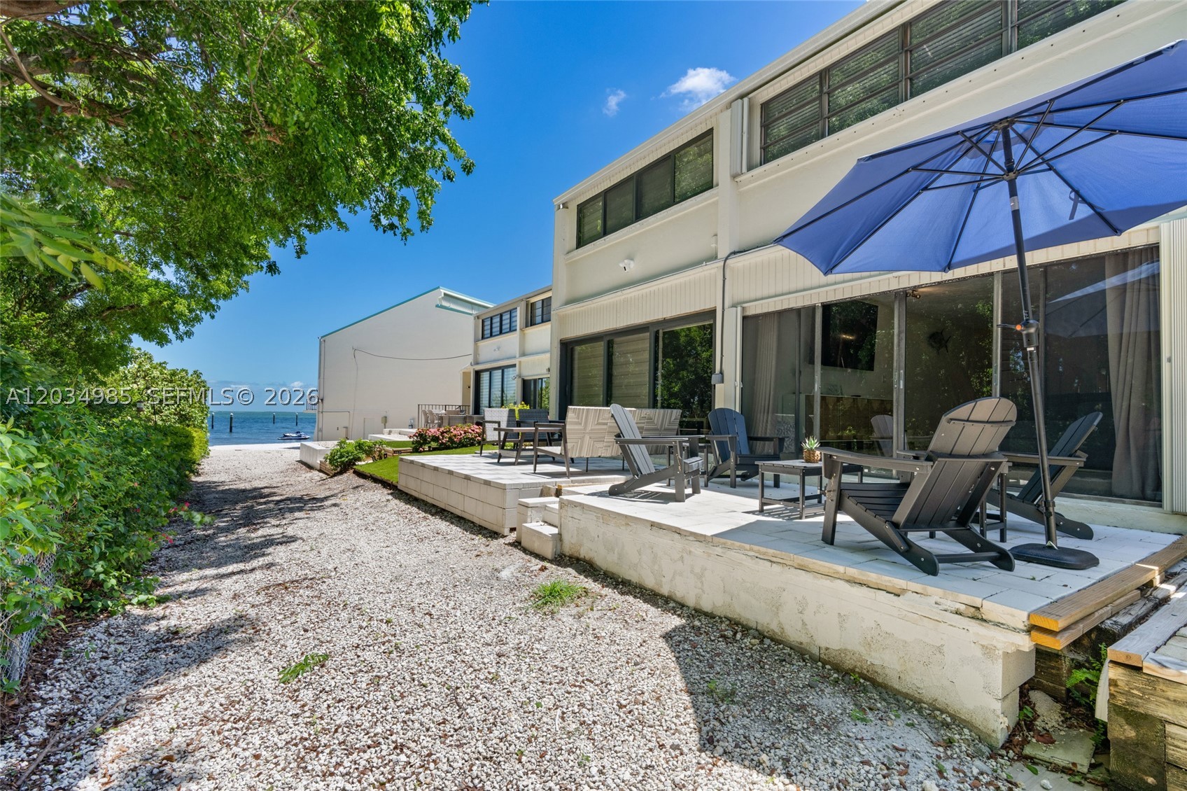 EXECUTIVE BAY CLUB - Residential