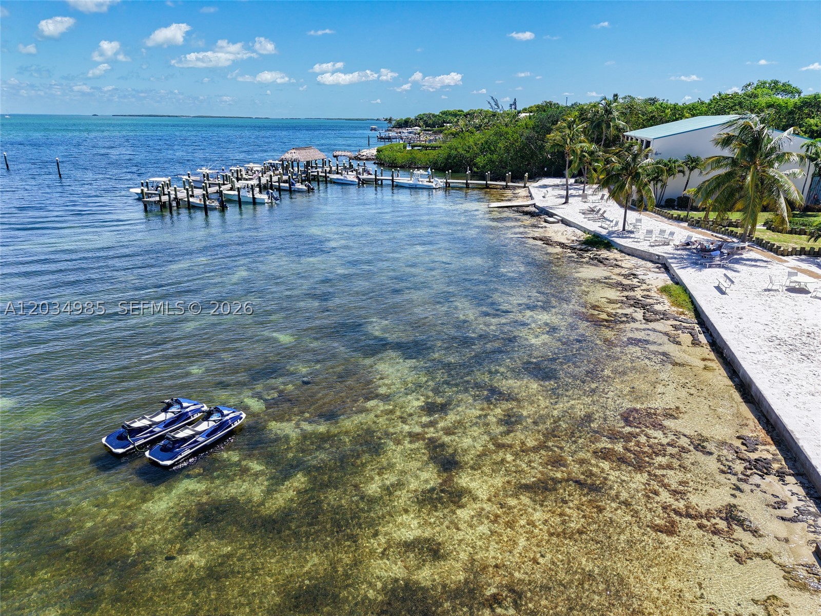 EXECUTIVE BAY CLUB - Residential