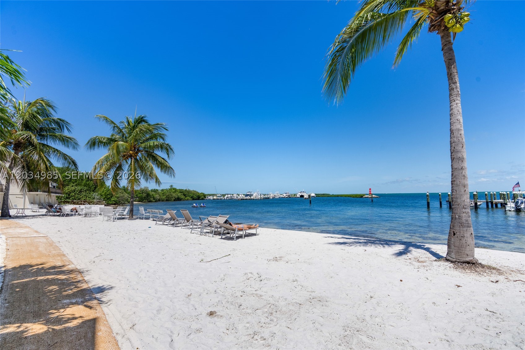 EXECUTIVE BAY CLUB - Residential