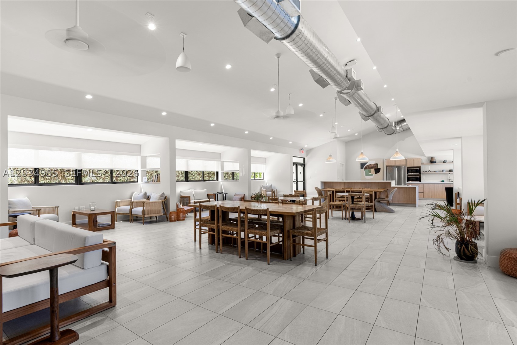 EXECUTIVE BAY CLUB - Residential