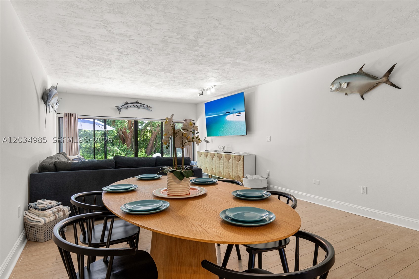 EXECUTIVE BAY CLUB - Residential