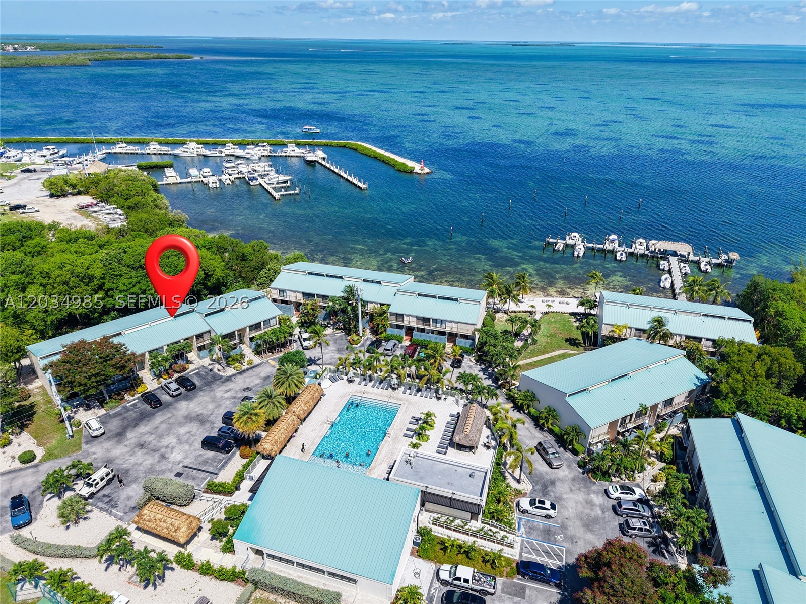 EXECUTIVE BAY CLUB - Residential