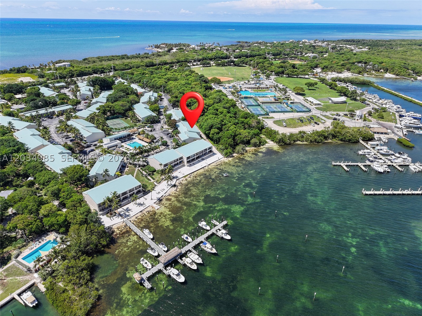 EXECUTIVE BAY CLUB - Residential