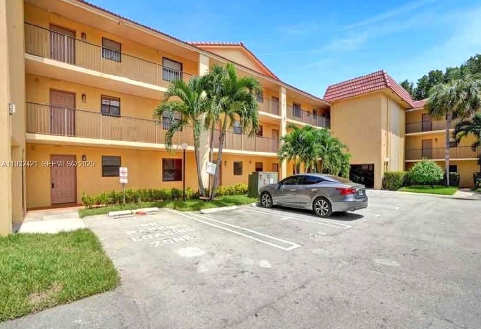 MOVE IN READY, 2BD/2BA TOP FLOOR with a peaceful Lake and tropical park-like views. Great Location!! Bright & Space unit featuring Tile and vinyl flooring. NEW white kitchen cabinets, Assign parking with a short walk to the elevator. This Condo is an ideal opportunity for convenience, comfort & style. Located near great schools, highways and more.
Association Requires 700 Fico score and Security Deposit.