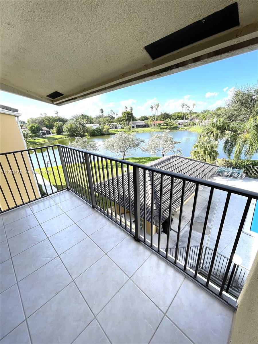 WATERS EDGE OF CORAL SPRI - Residential Lease