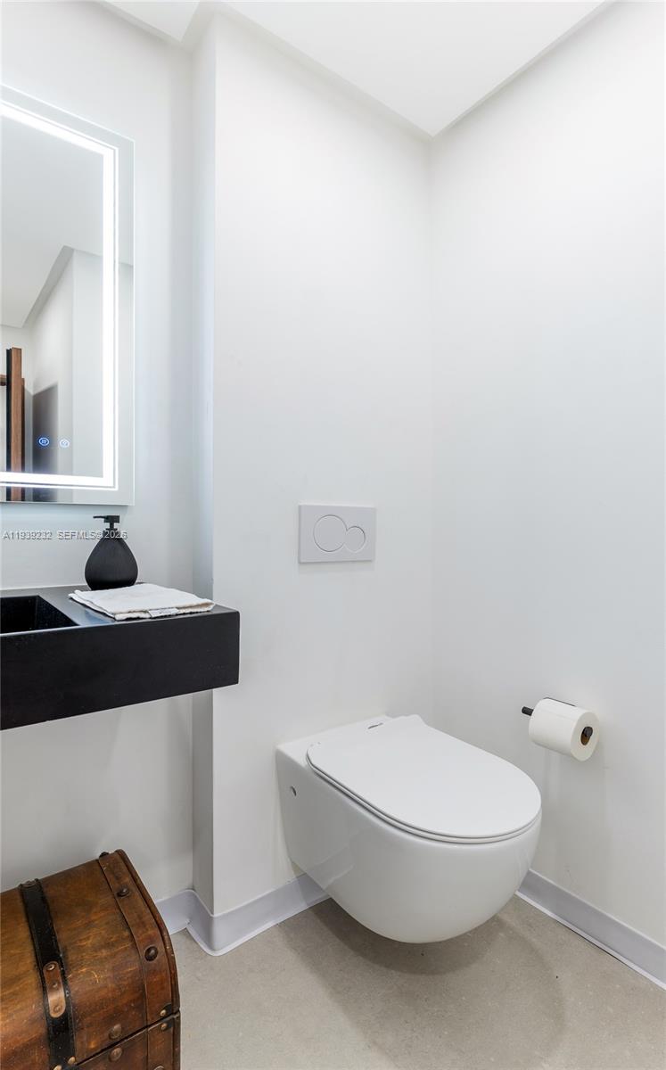 CARIBBEAN HOUSE CONDO - Residential