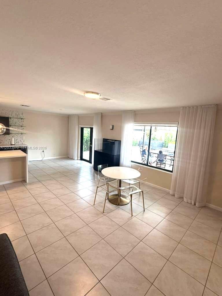 BAY GARDENS - Residential