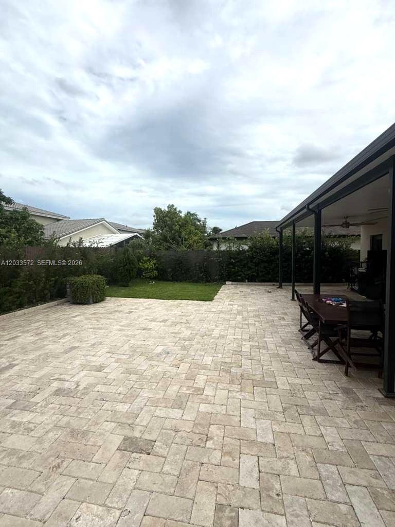 BAY GARDENS - Residential