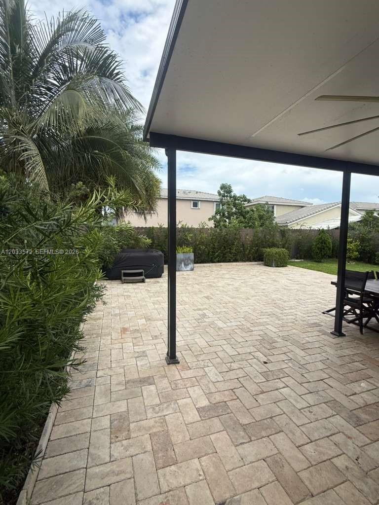 BAY GARDENS - Residential