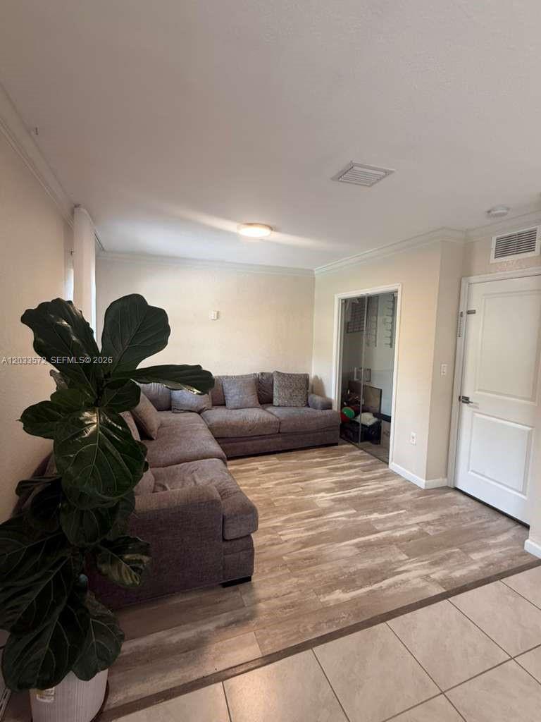 BAY GARDENS - Residential