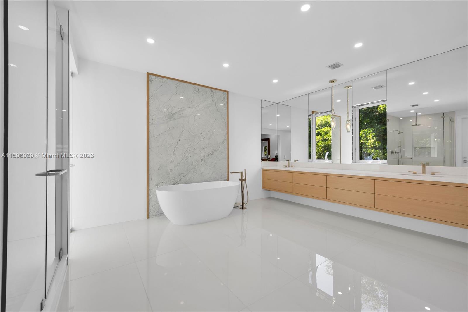 BAYSHORE VILLAS - Residential
