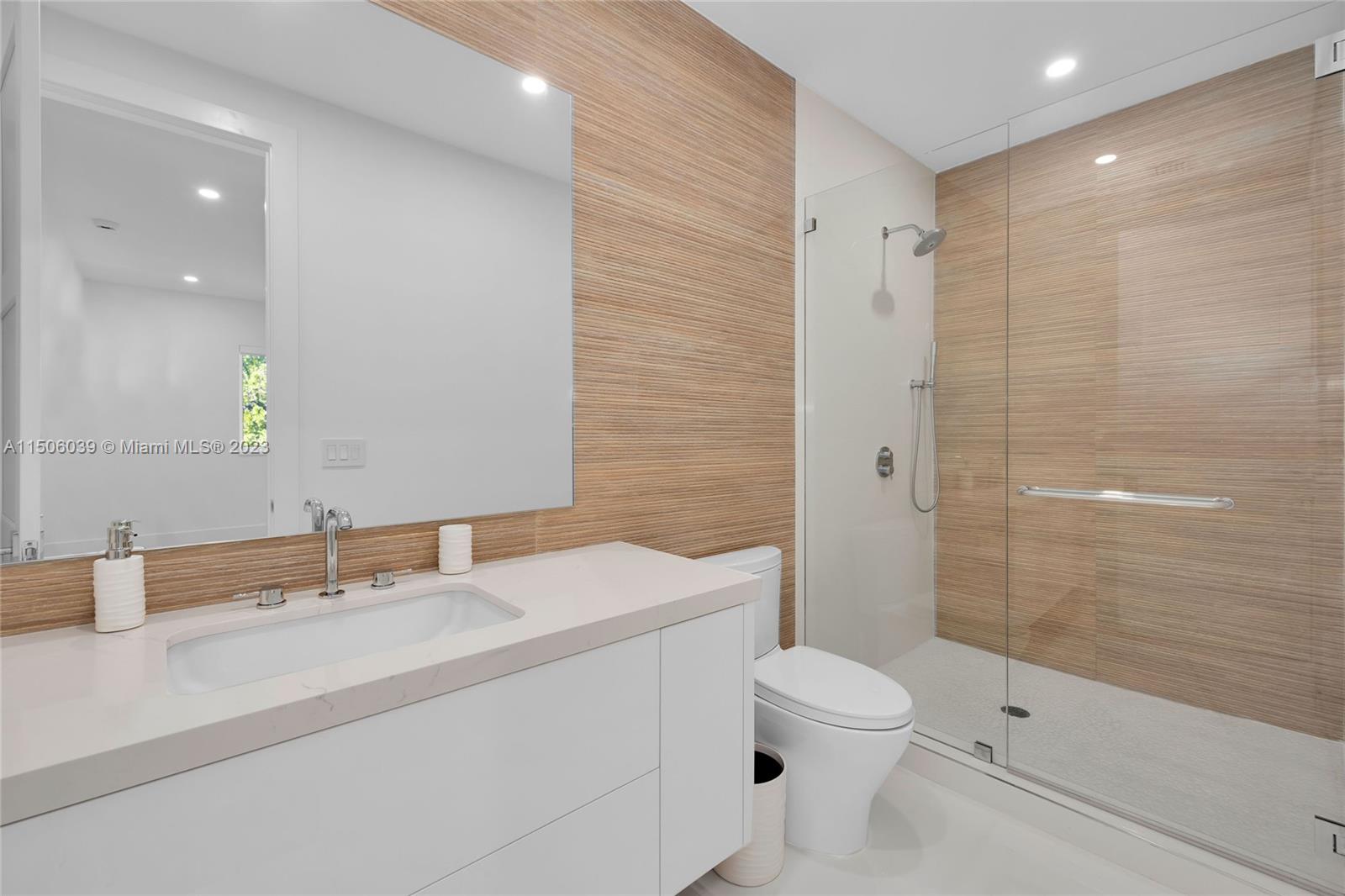 BAYSHORE VILLAS - Residential