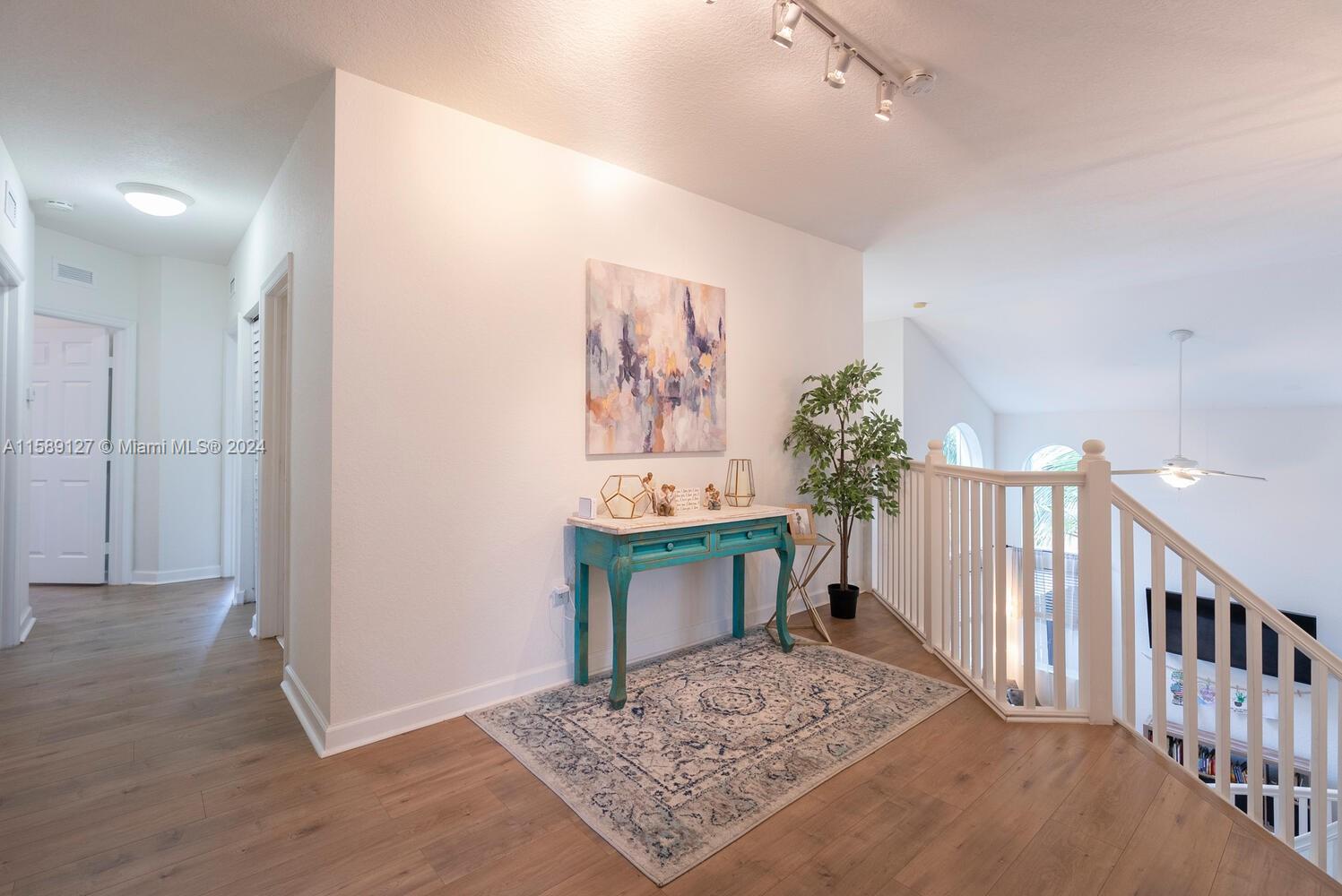 FLORIDIAN BAY ESTATES - Residential