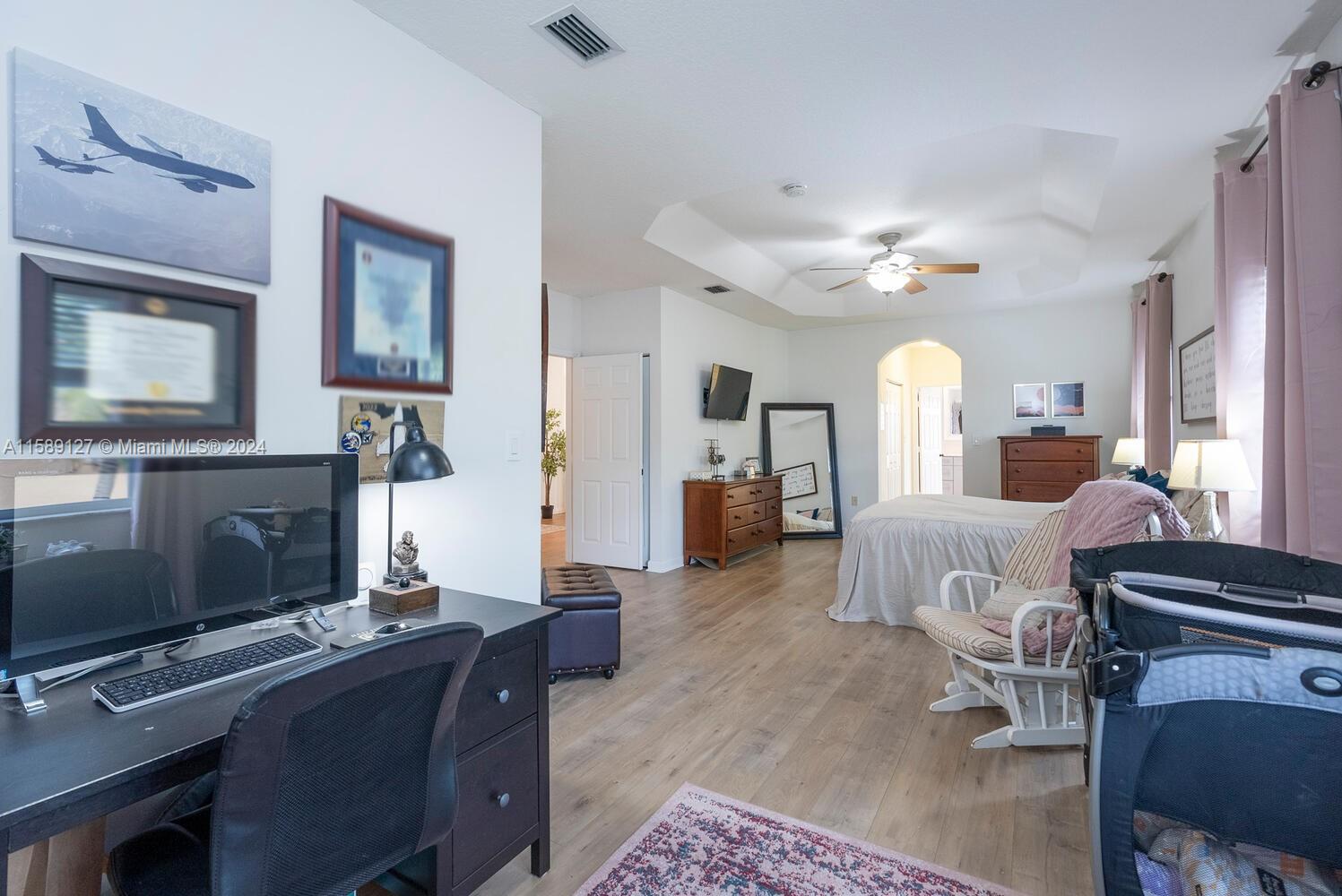 FLORIDIAN BAY ESTATES - Residential