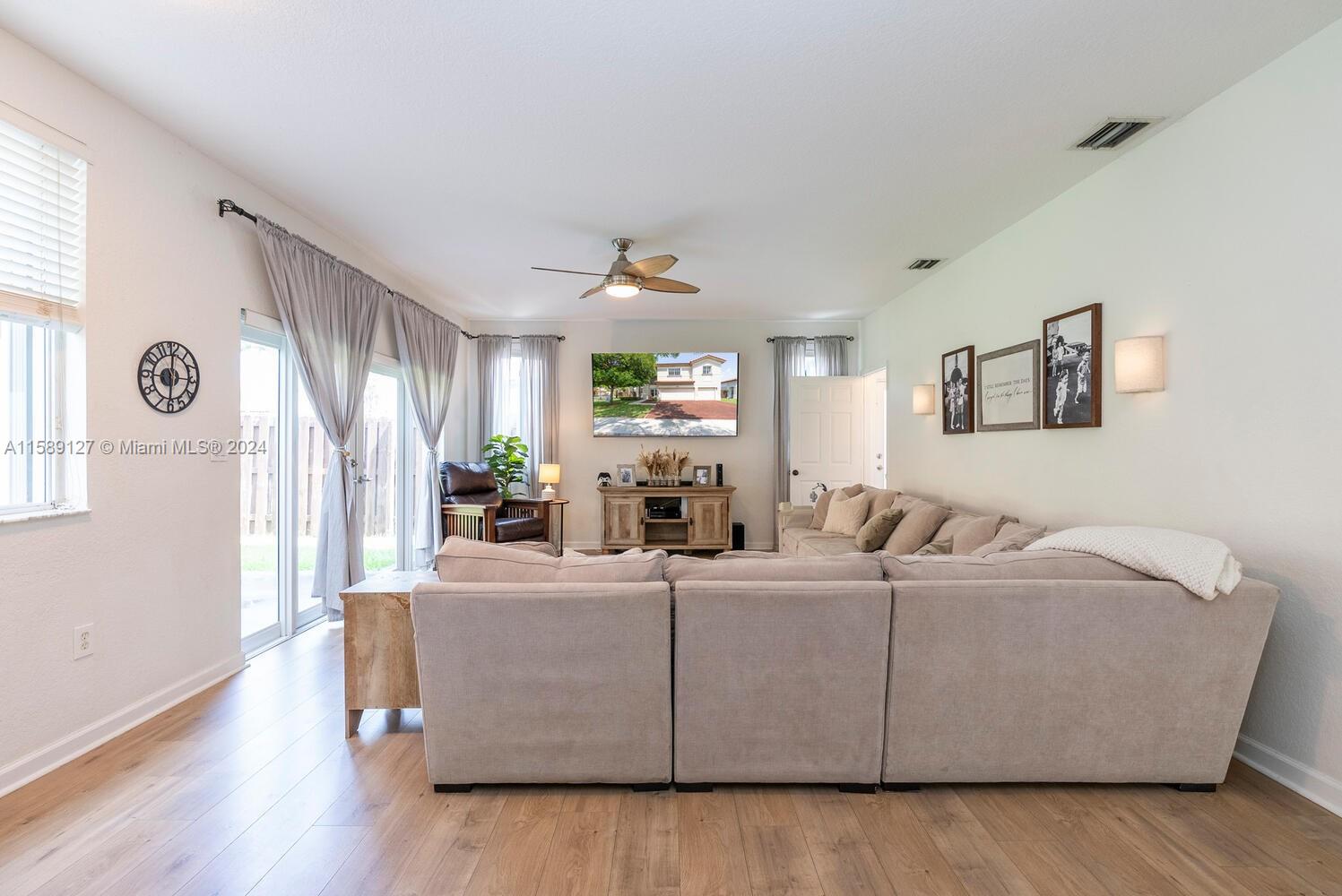FLORIDIAN BAY ESTATES - Residential