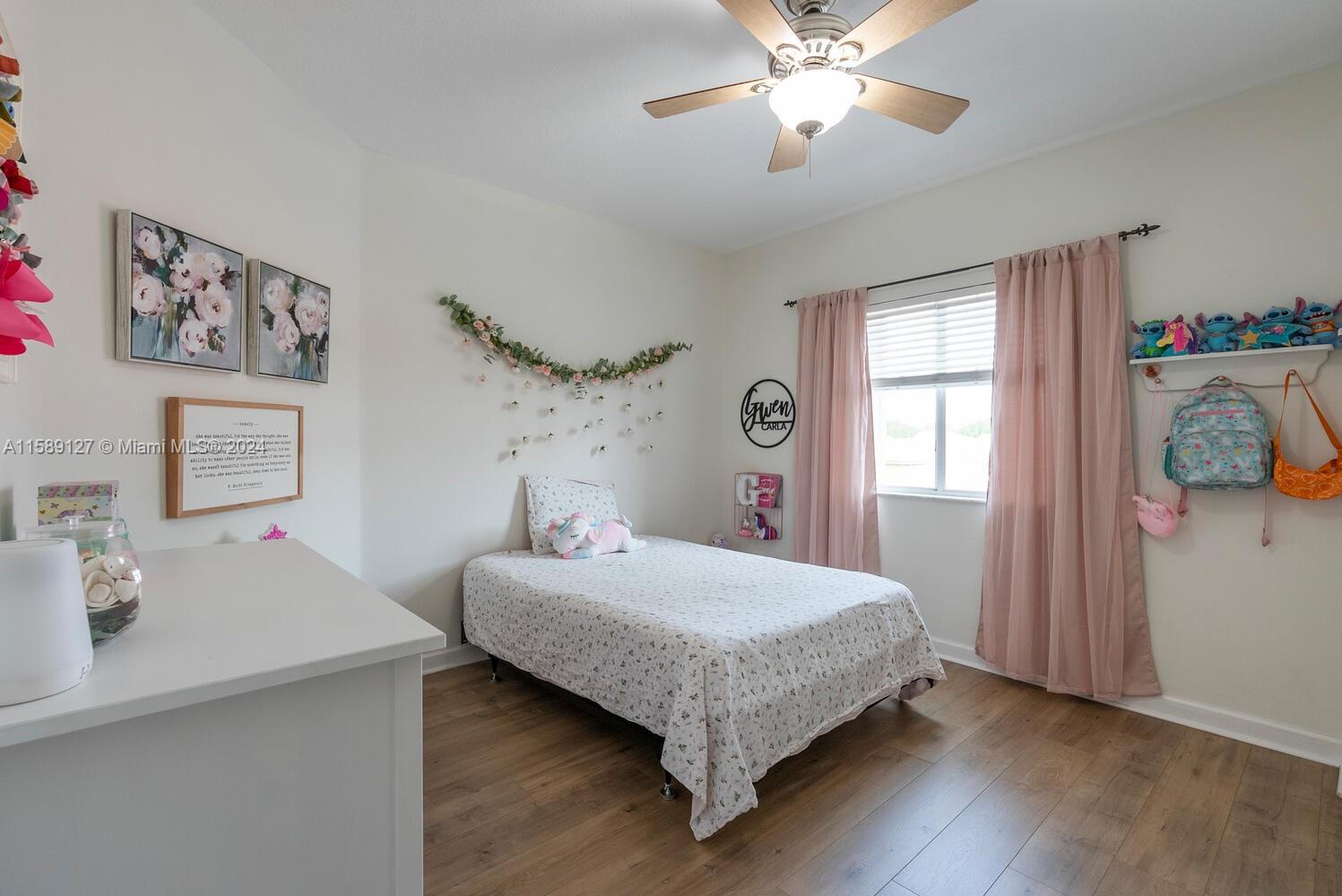 FLORIDIAN BAY ESTATES - Residential