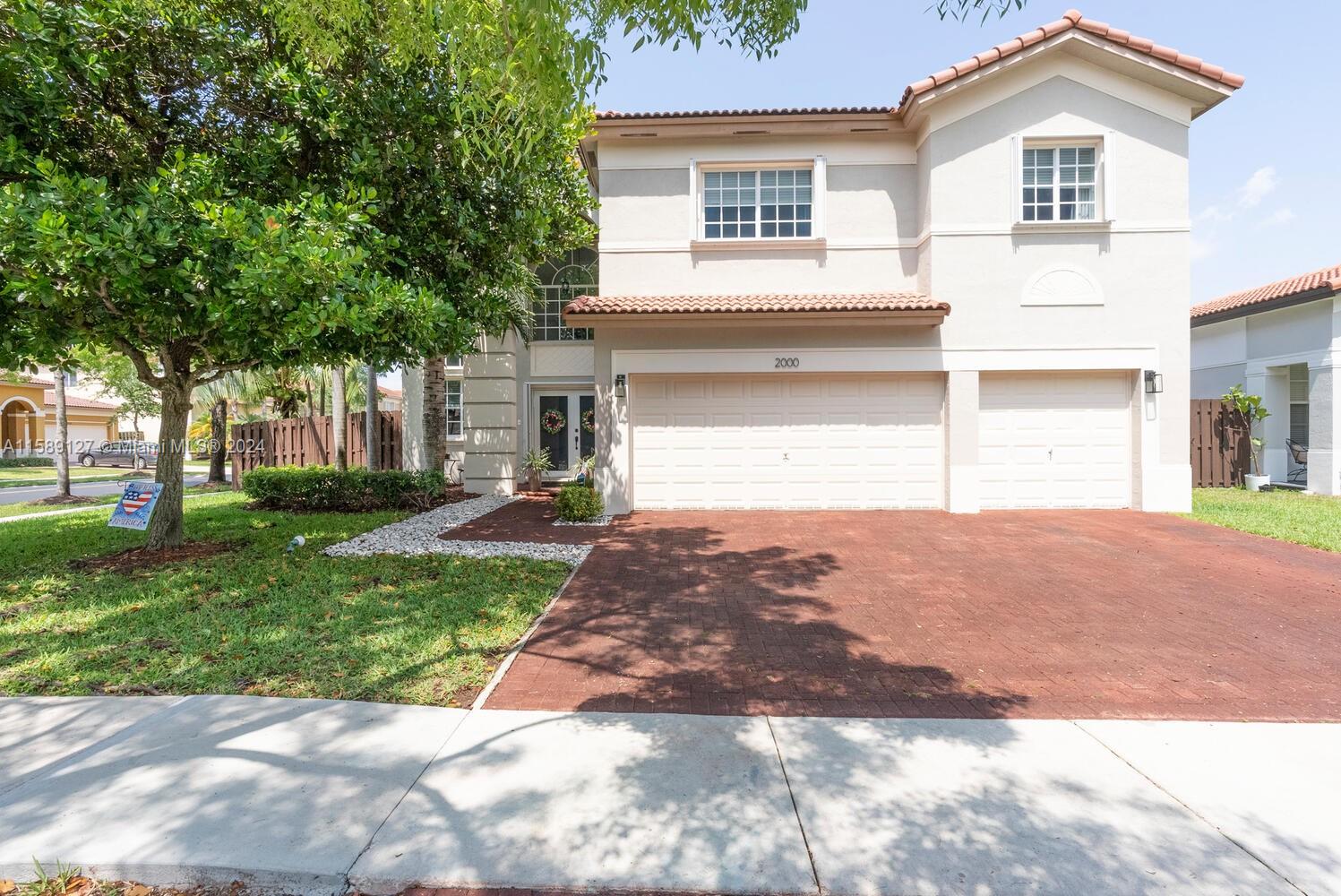 FLORIDIAN BAY ESTATES - Residential