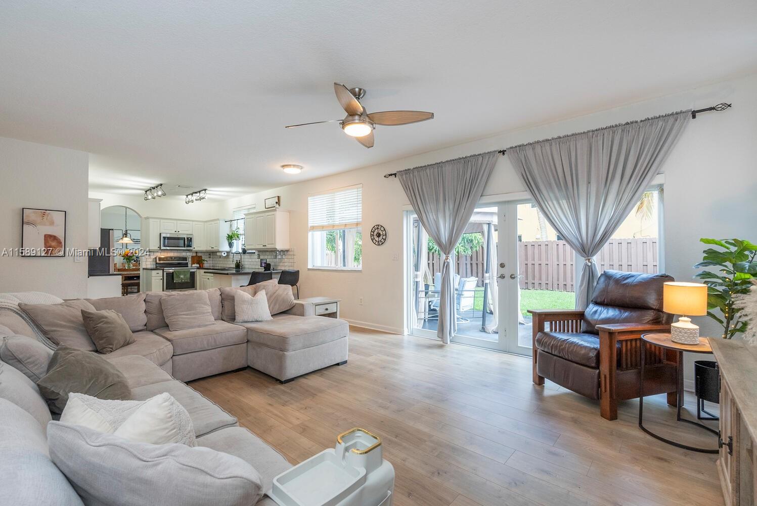 FLORIDIAN BAY ESTATES - Residential