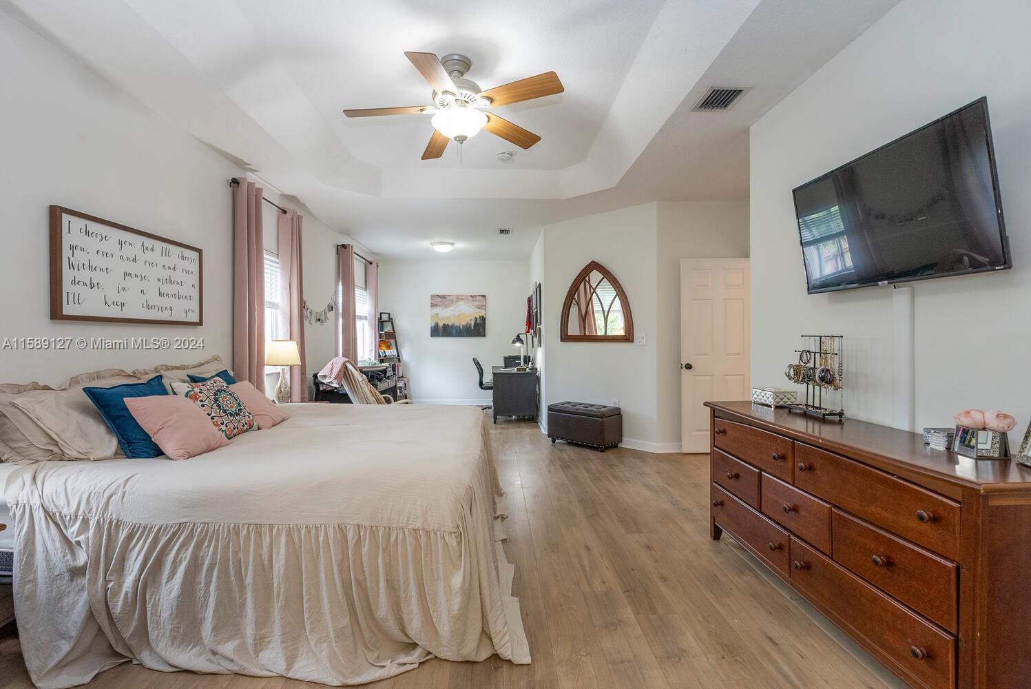 FLORIDIAN BAY ESTATES - Residential