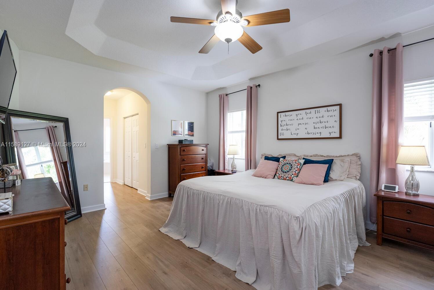 FLORIDIAN BAY ESTATES - Residential