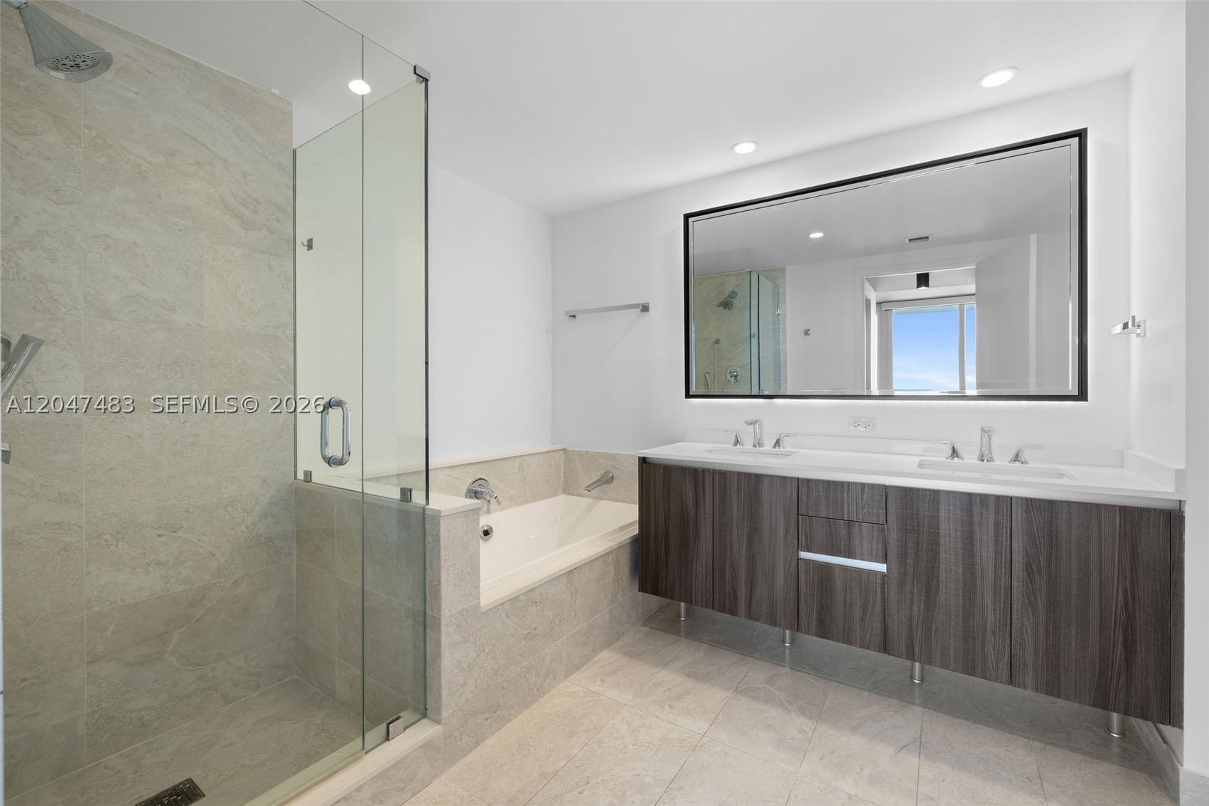 ARIA ON THE BAY CONDO - Residential