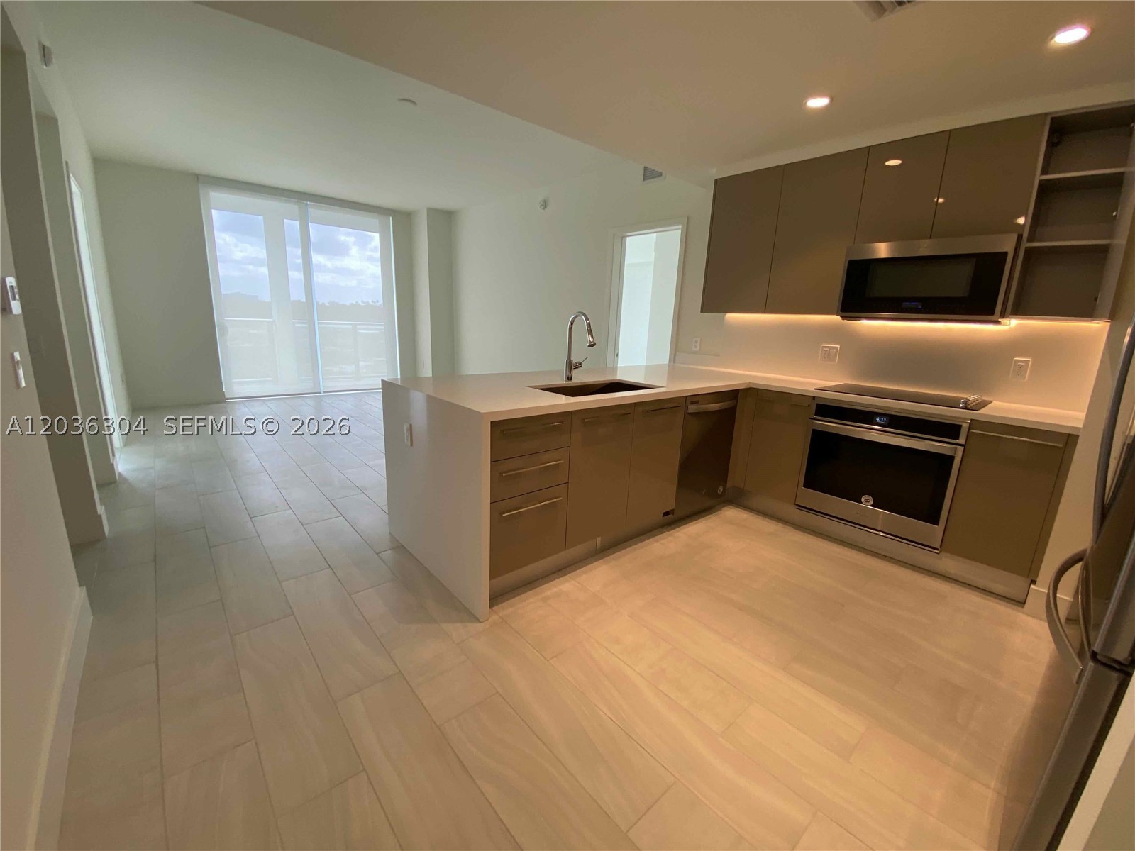 METROPICA NORTH TOWER ONE - Residential Lease