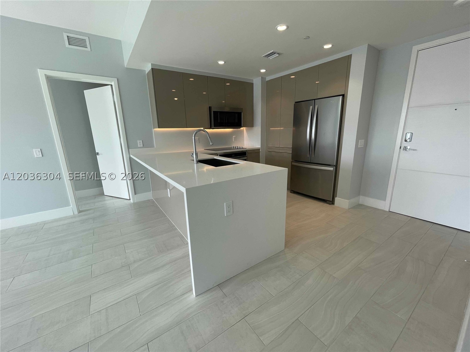 METROPICA NORTH TOWER ONE - Residential Lease