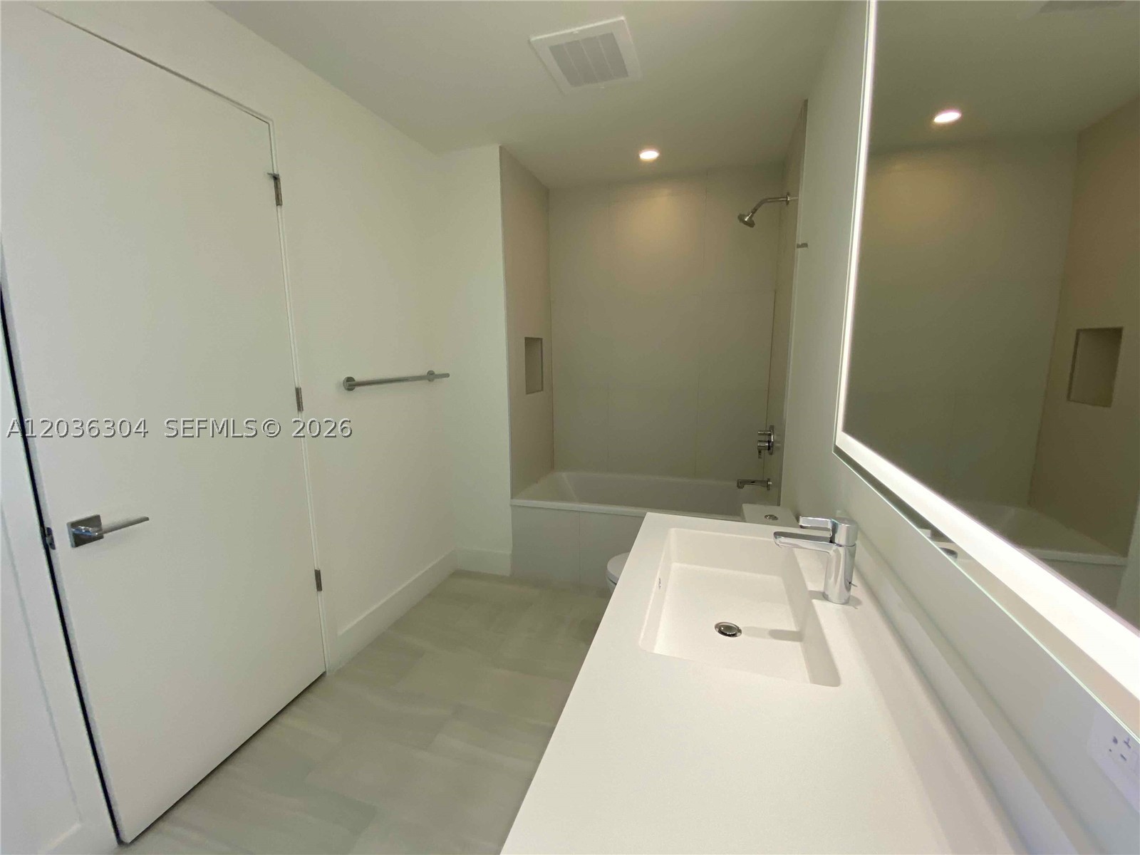 METROPICA NORTH TOWER ONE - Residential Lease
