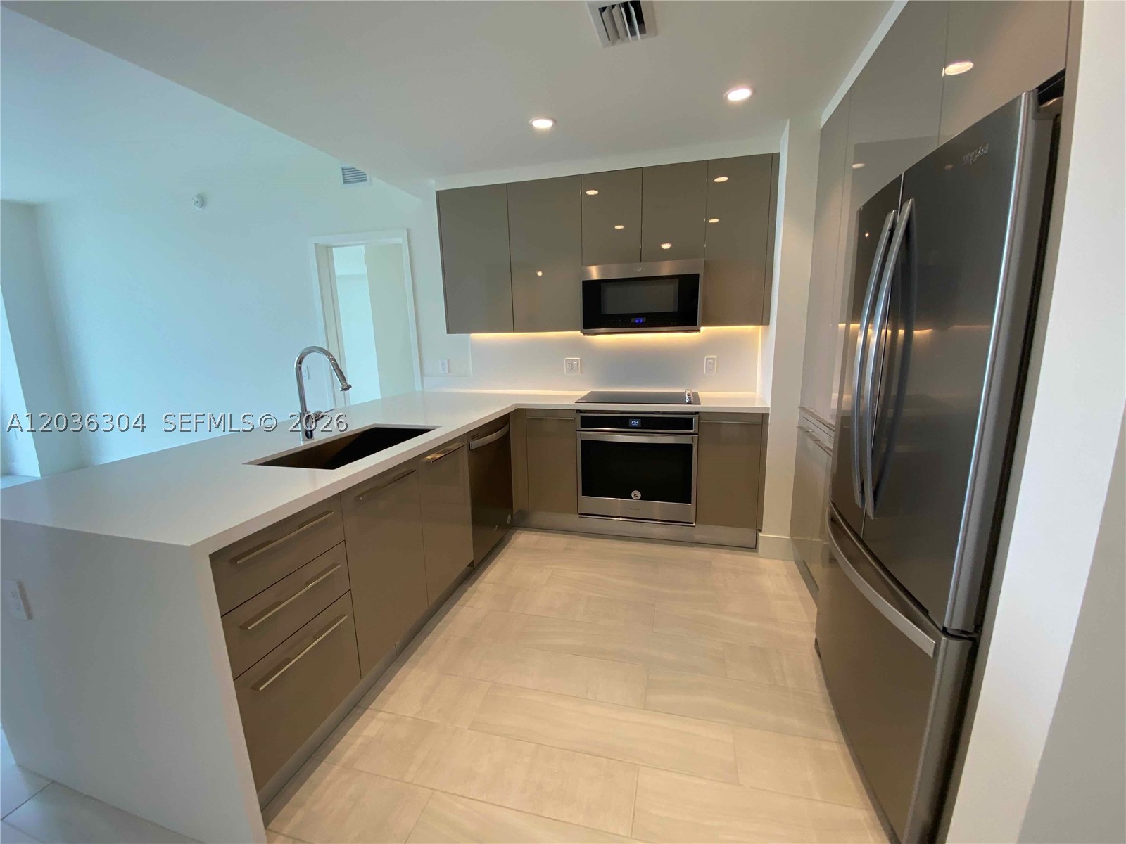 METROPICA NORTH TOWER ONE - Residential Lease