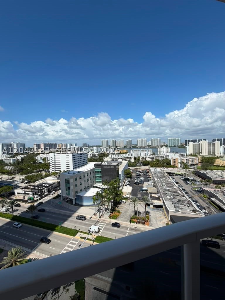 TRUMP INTERNATIONAL SONES - Residential