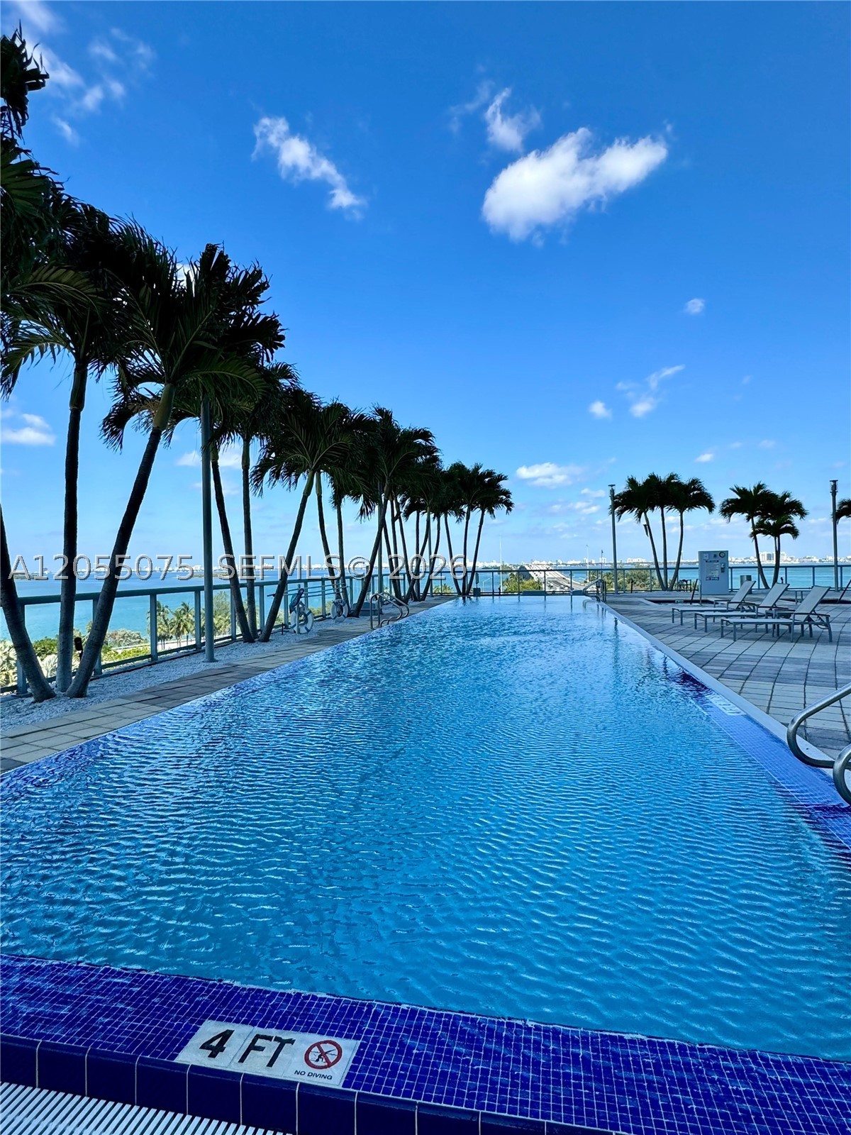 BLUE CONDO - Residential