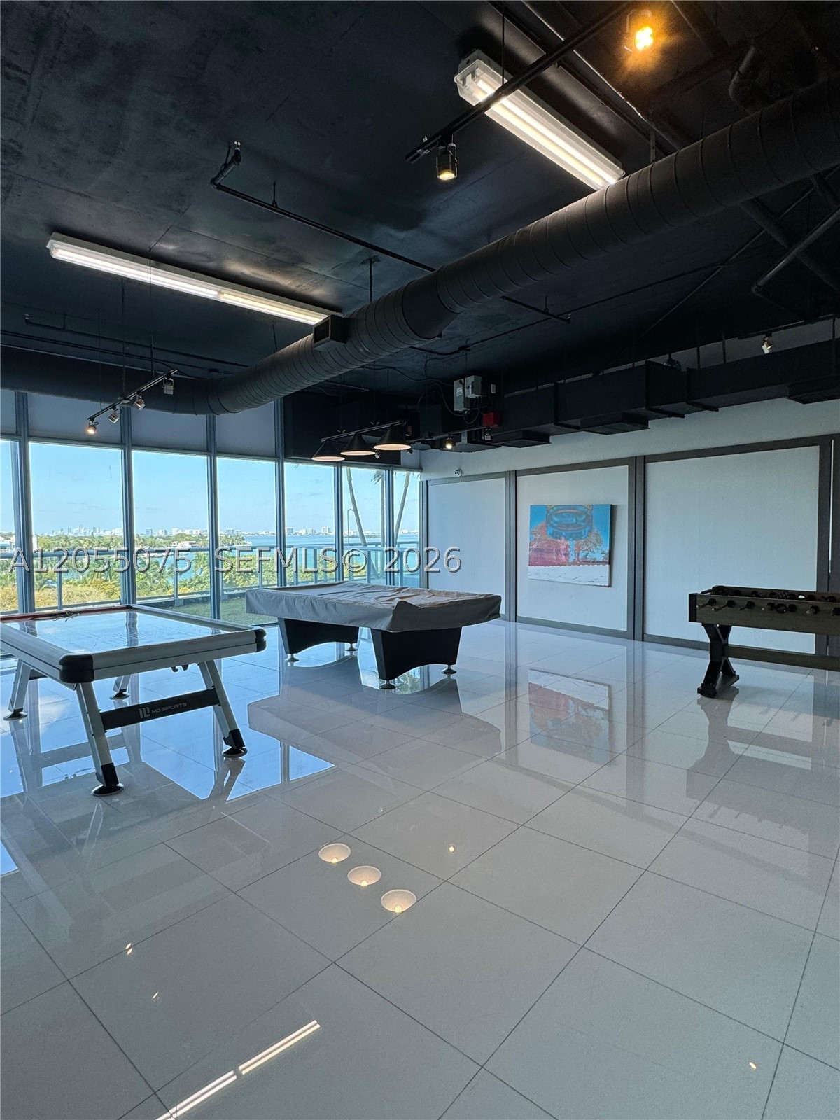 BLUE CONDO - Residential