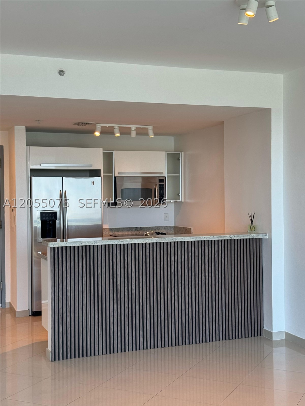 BLUE CONDO - Residential